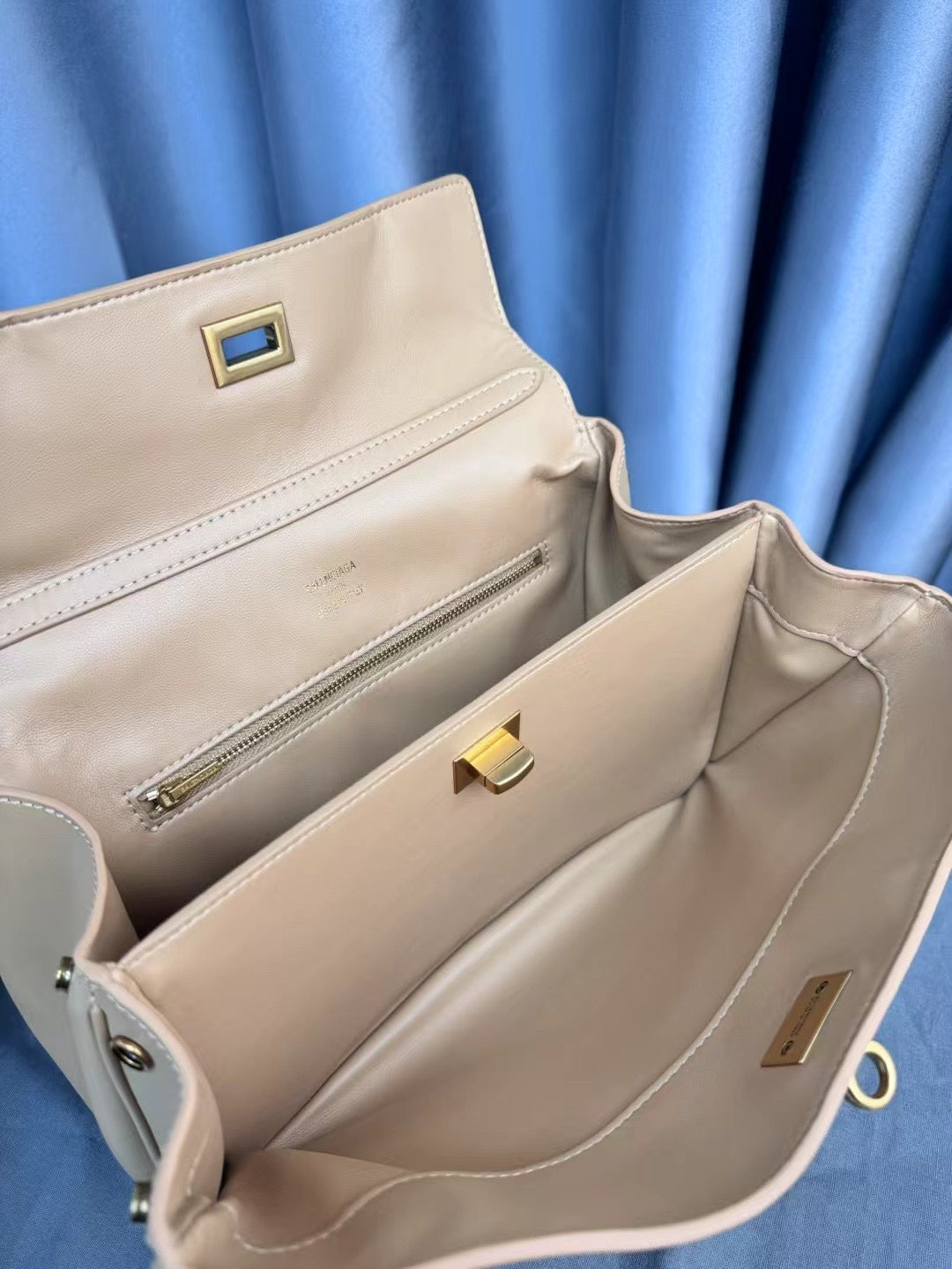 Rodeo Drive Milk Tea Quiet Luxury Tote Bag Customizable Balenciaga-Inspired Handbag with Anti-Theft Detachable Strap Old Money Aesthetic Women's Designer Purse