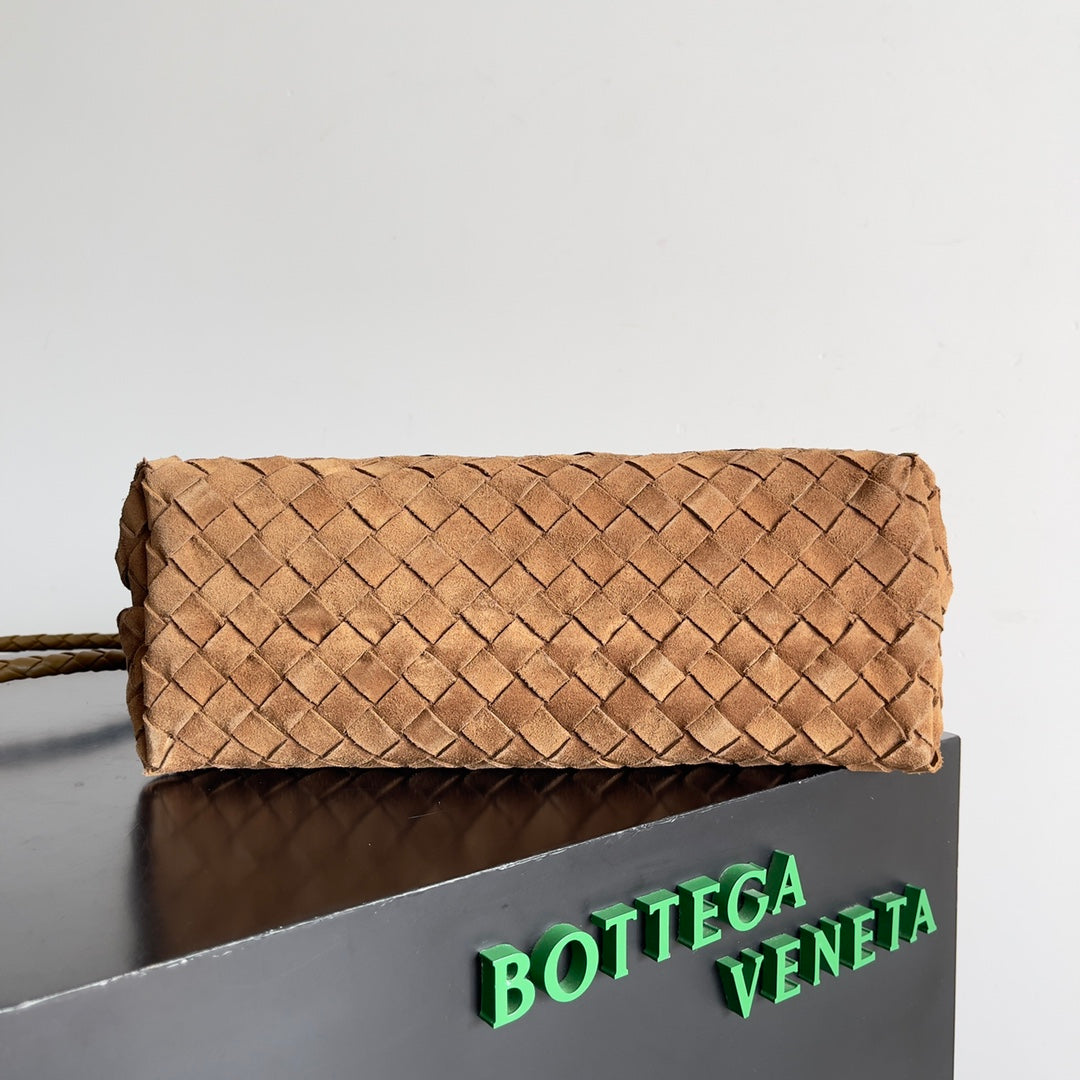 Bottega Veneta Andiamo Intrecciato Leather Tote Bag – Adjustable Shoulder Strap, Brass Knot Detail, Unisex Luxury Handbag