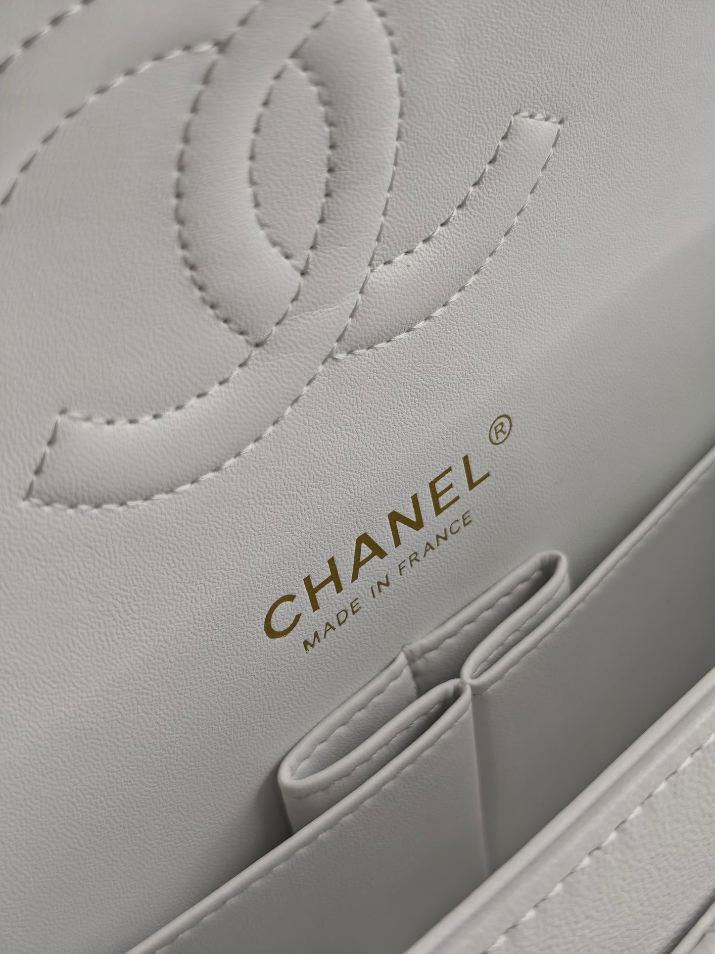 Chanel Classic CF1112 Handbag Genuine Imported Lambskin with Chip & Stamp 24K Gold Plated Hardware Anti-Fade Custom Luxury White Gold Buckle