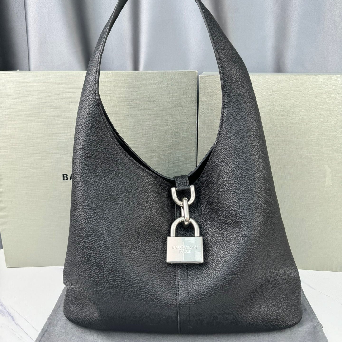 Balenciaga Locker Hobo Bag 2024 SS | Padlock Charm & Grained Leather | Large 50x35cm / Mini 15x15cm