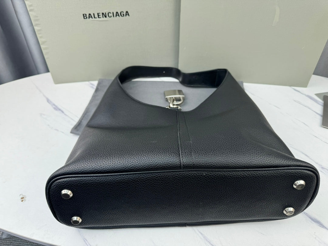 Balenciaga Locker Hobo Bag 2024 SS | Padlock Charm & Grained Leather | Large 50x35cm / Mini 15x15cm