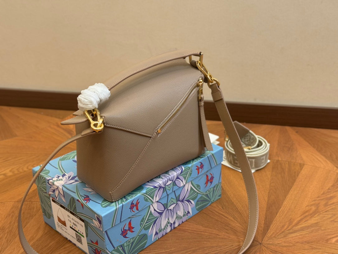Loewe Puzzle Geometric Bag – New Colorways in Premium Leather (24x18cm) | Multi-Functional Luxury Crossbody