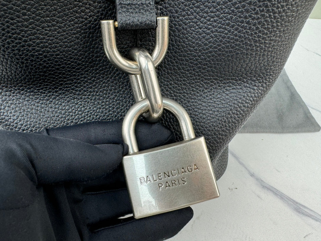 Balenciaga Locker Hobo Bag 2024 SS | Padlock Charm & Grained Leather | Large 50x35cm / Mini 15x15cm