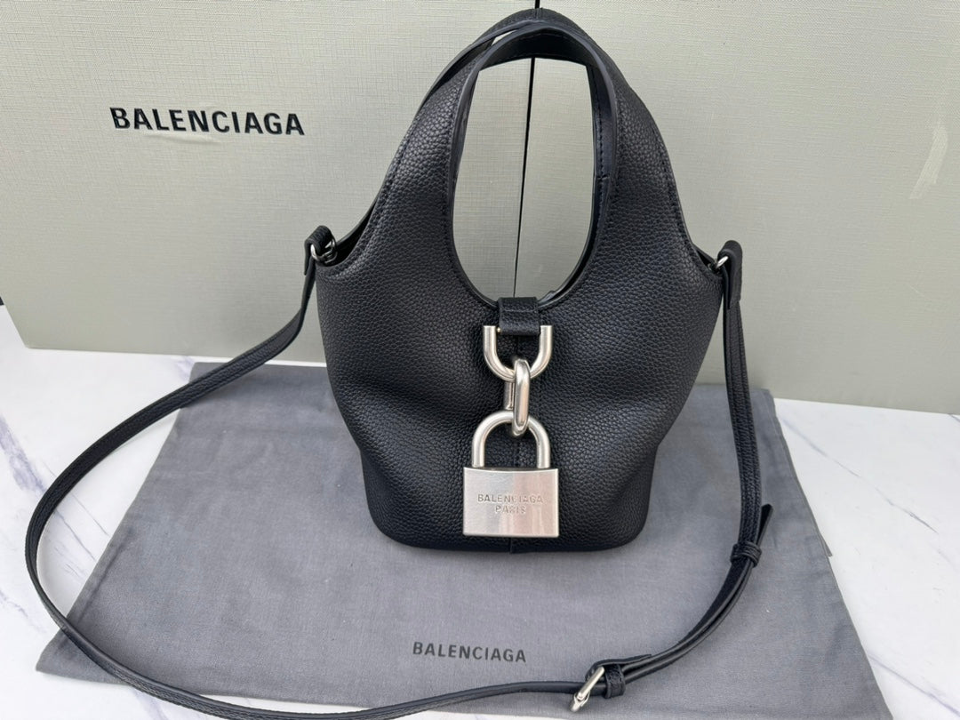 Balenciaga Locker Hobo Bag 2024 SS | Padlock Charm & Grained Leather | Large 50x35cm / Mini 15x15cm