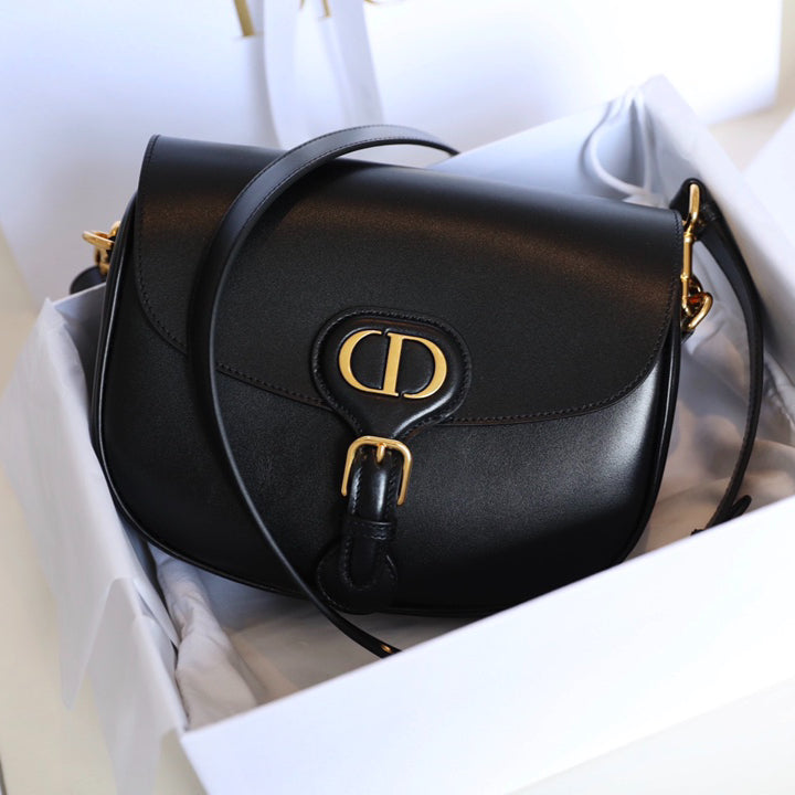 ๐ณ๐ธ๐พ๐
Inspired Bobby Bag | 22cm Italian ZP Calfskin Flap Bag with 24K Gold Hardware & Adjustable Strap