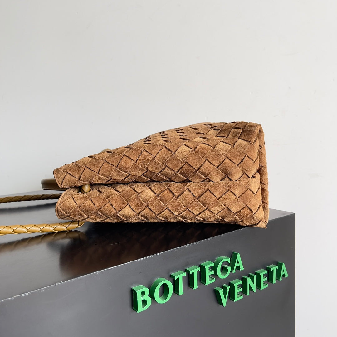 Bottega Veneta Andiamo Intrecciato Leather Tote Bag – Adjustable Shoulder Strap, Brass Knot Detail, Unisex Luxury Handbag