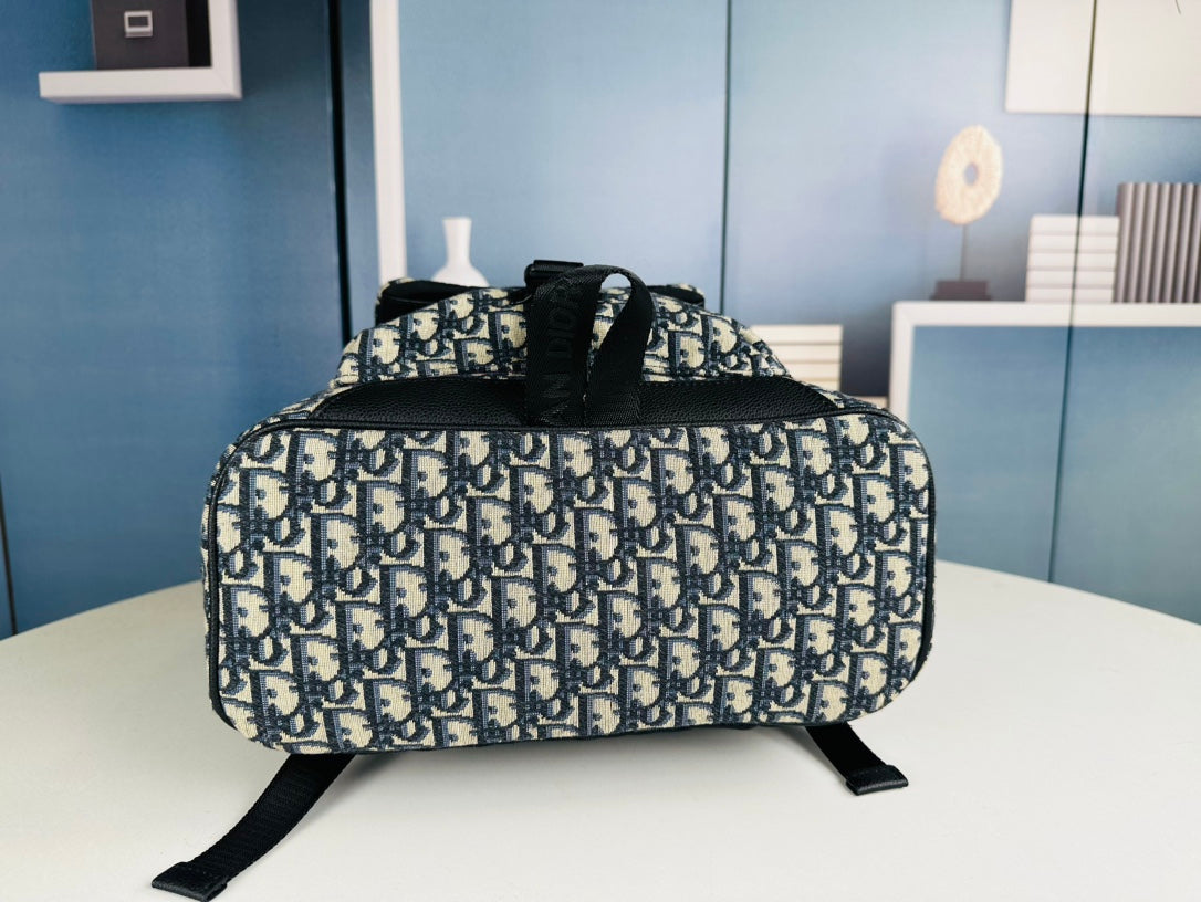 2023 New Trend Men's Casual Backpack - Large Capacity Stylish Unisex Daypack (30x40x13cm, Edgy Design)