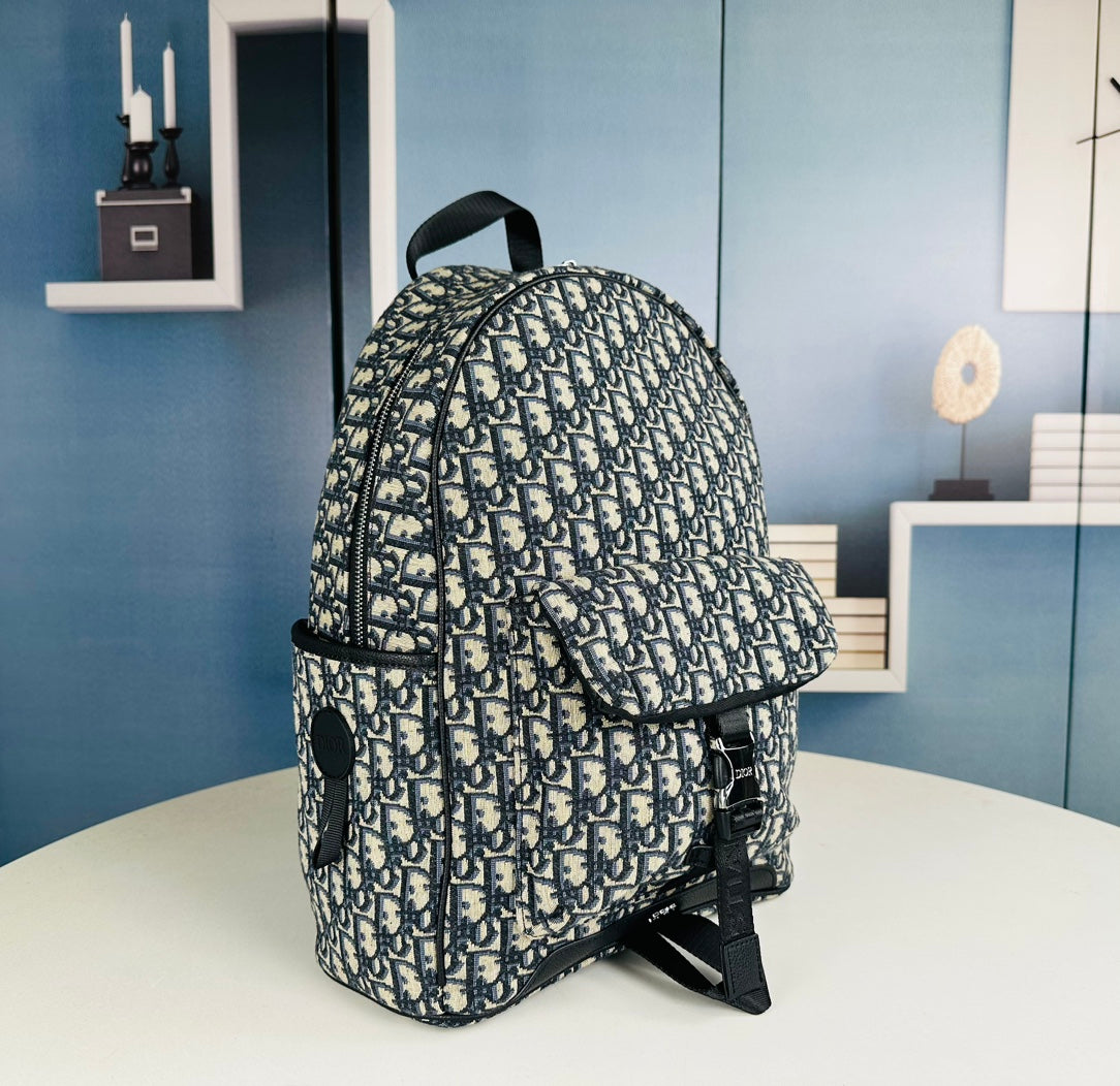 2023 New Trend Men's Casual Backpack - Large Capacity Stylish Unisex Daypack (30x40x13cm, Edgy Design)