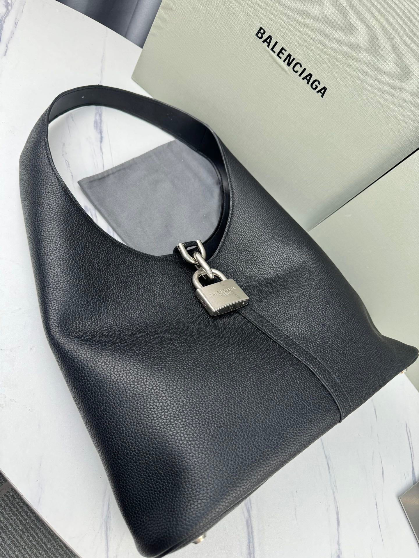 Balenciaga Locker Hobo Bag 2024 SS | Padlock Charm & Grained Leather | Large 50x35cm / Mini 15x15cm