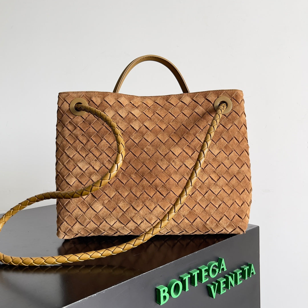 Bottega Veneta Andiamo Intrecciato Leather Tote Bag – Adjustable Shoulder Strap, Brass Knot Detail, Unisex Luxury Handbag