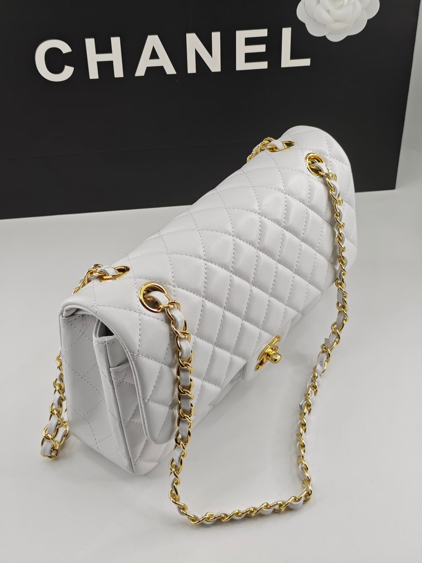 Chanel Classic CF1112 Handbag Genuine Imported Lambskin with Chip & Stamp 24K Gold Plated Hardware Anti-Fade Custom Luxury White Gold Buckle