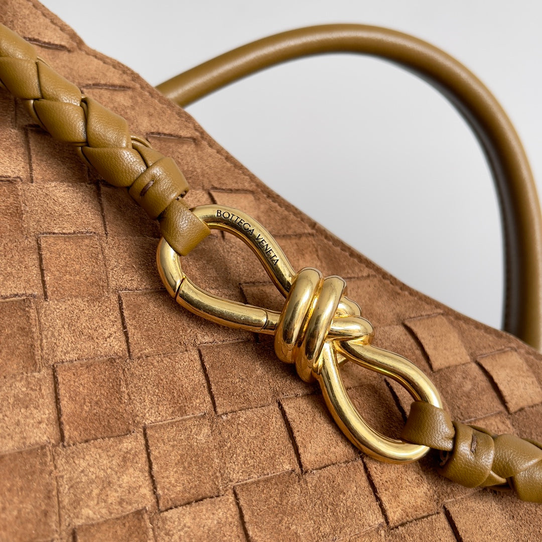 Bottega Veneta Andiamo Intrecciato Leather Tote Bag – Adjustable Shoulder Strap, Brass Knot Detail, Unisex Luxury Handbag