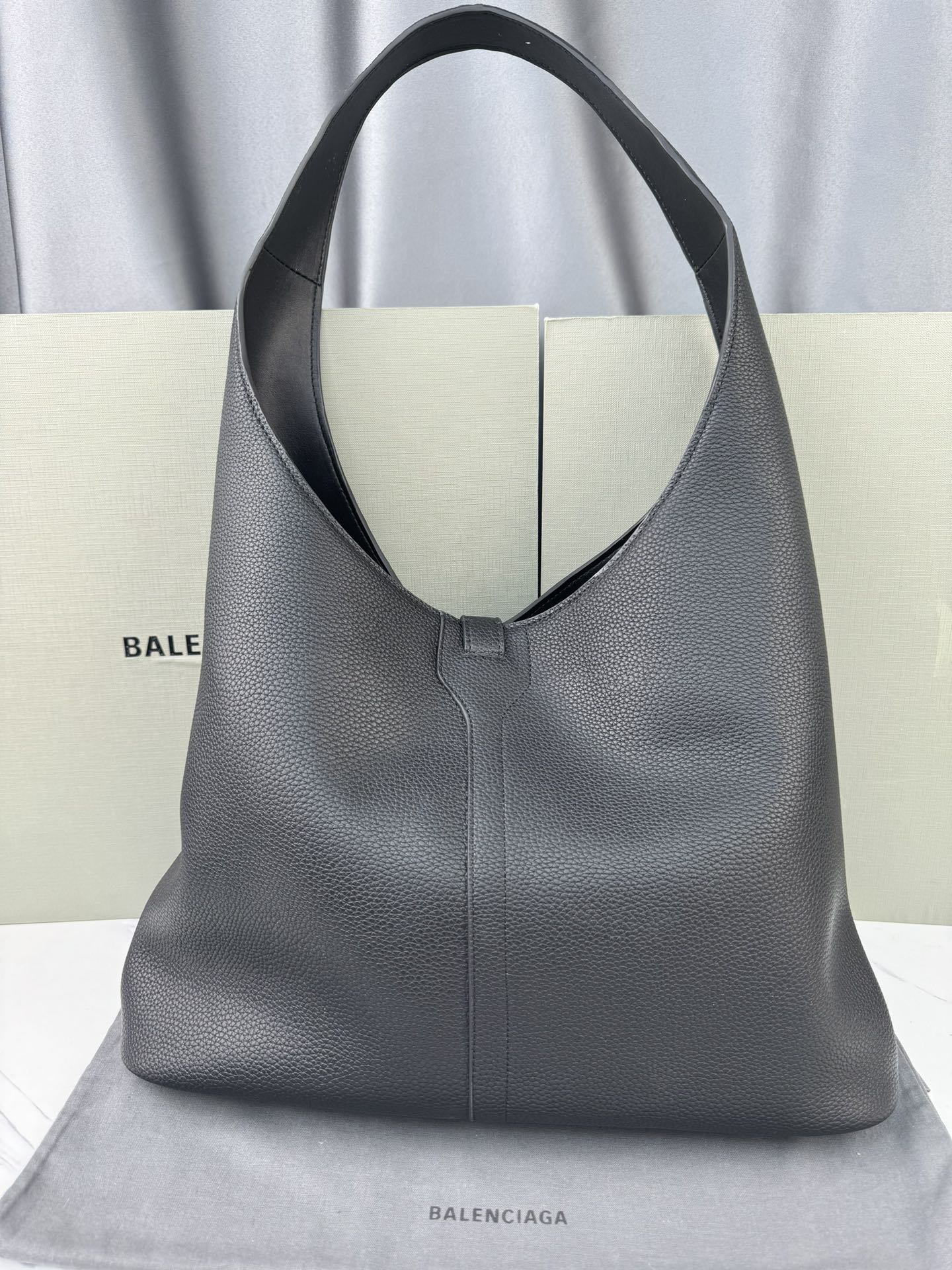 Balenciaga Locker Hobo Bag 2024 SS | Padlock Charm & Grained Leather | Large 50x35cm / Mini 15x15cm