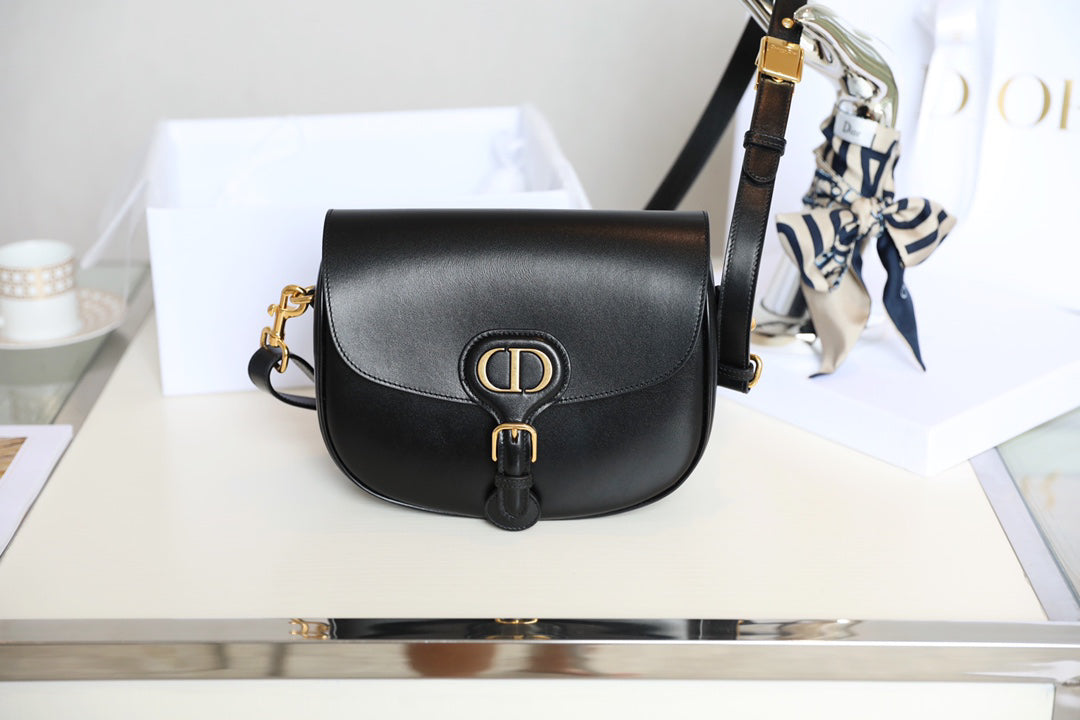 ๐ณ๐ธ๐พ๐
Inspired Bobby Bag | 22cm Italian ZP Calfskin Flap Bag with 24K Gold Hardware & Adjustable Strap