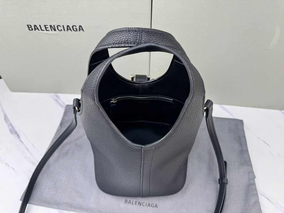 Balenciaga Locker Hobo Bag 2024 SS | Padlock Charm & Grained Leather | Large 50x35cm / Mini 15x15cm