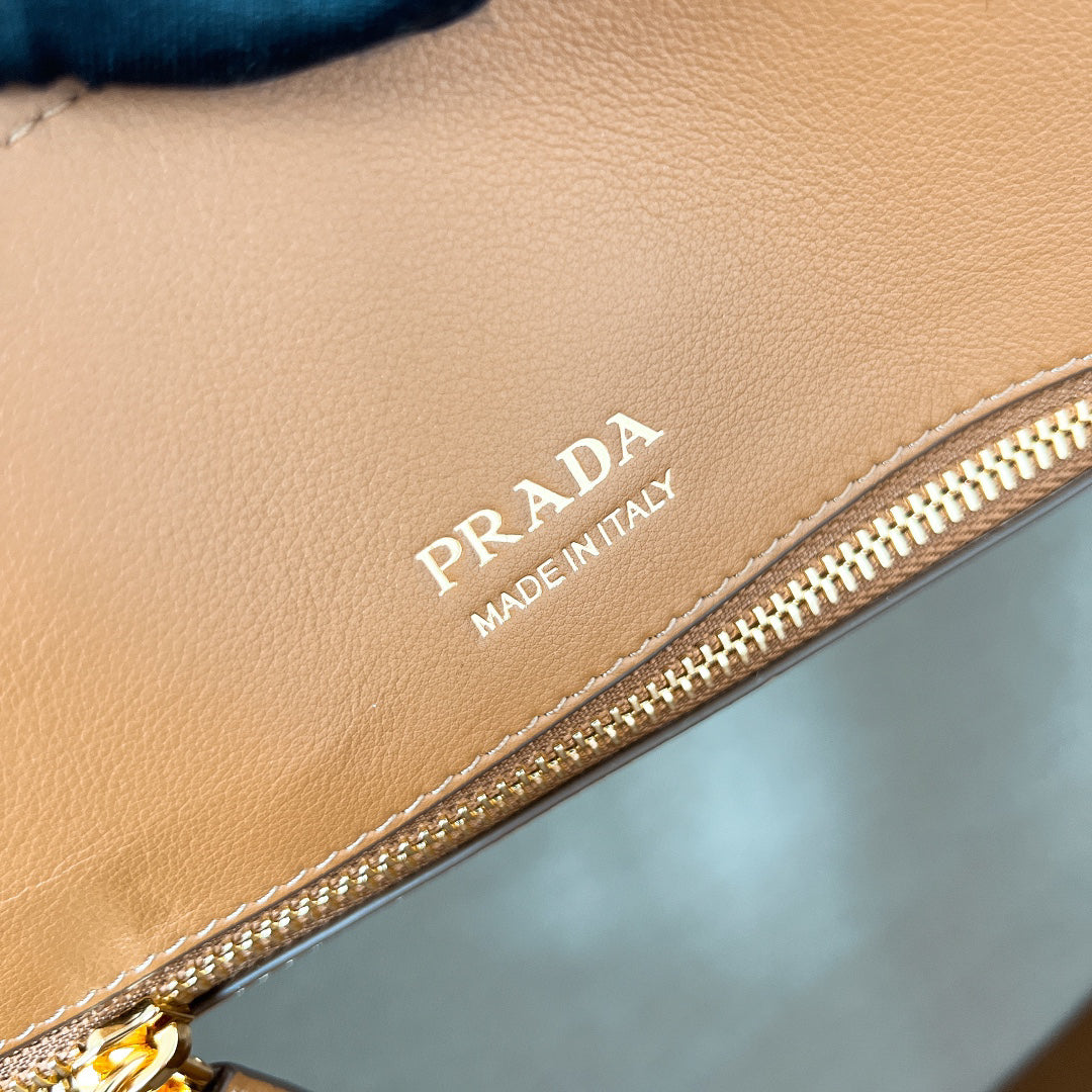 ๐ NEW RELEASE: Structured Tote Bag 40x29x20cm - Grain Leather Luxury Work Bag w/ Signature Logo