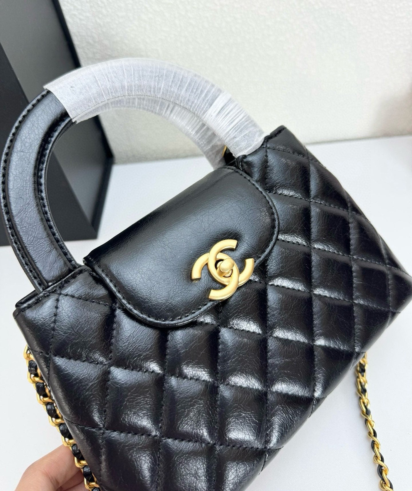 Chanel 23/24 Fall-Winter Camellia Bag | Runway-Exclusive Floral Artistry | 20cm Timeless Icon by Virginie Viard