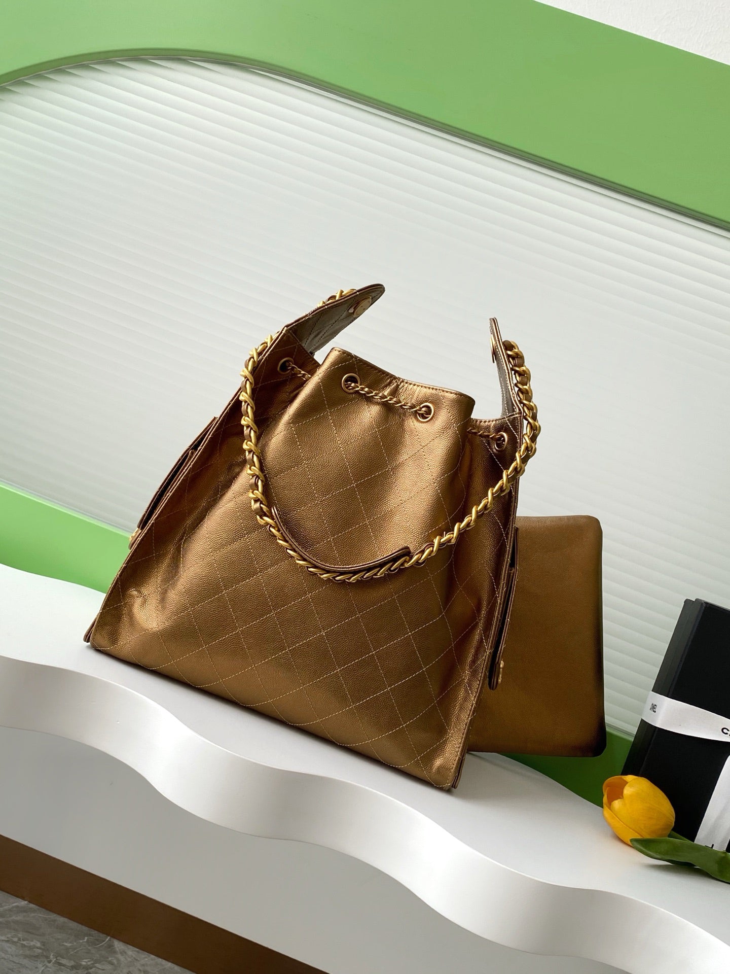 Chanel 25C Pebbled Leather Hobo Bag | Antique Coin Clasp + Quilted Drawstring Bucket | 40x30x15cm Vintage Gold Chain Crossbody