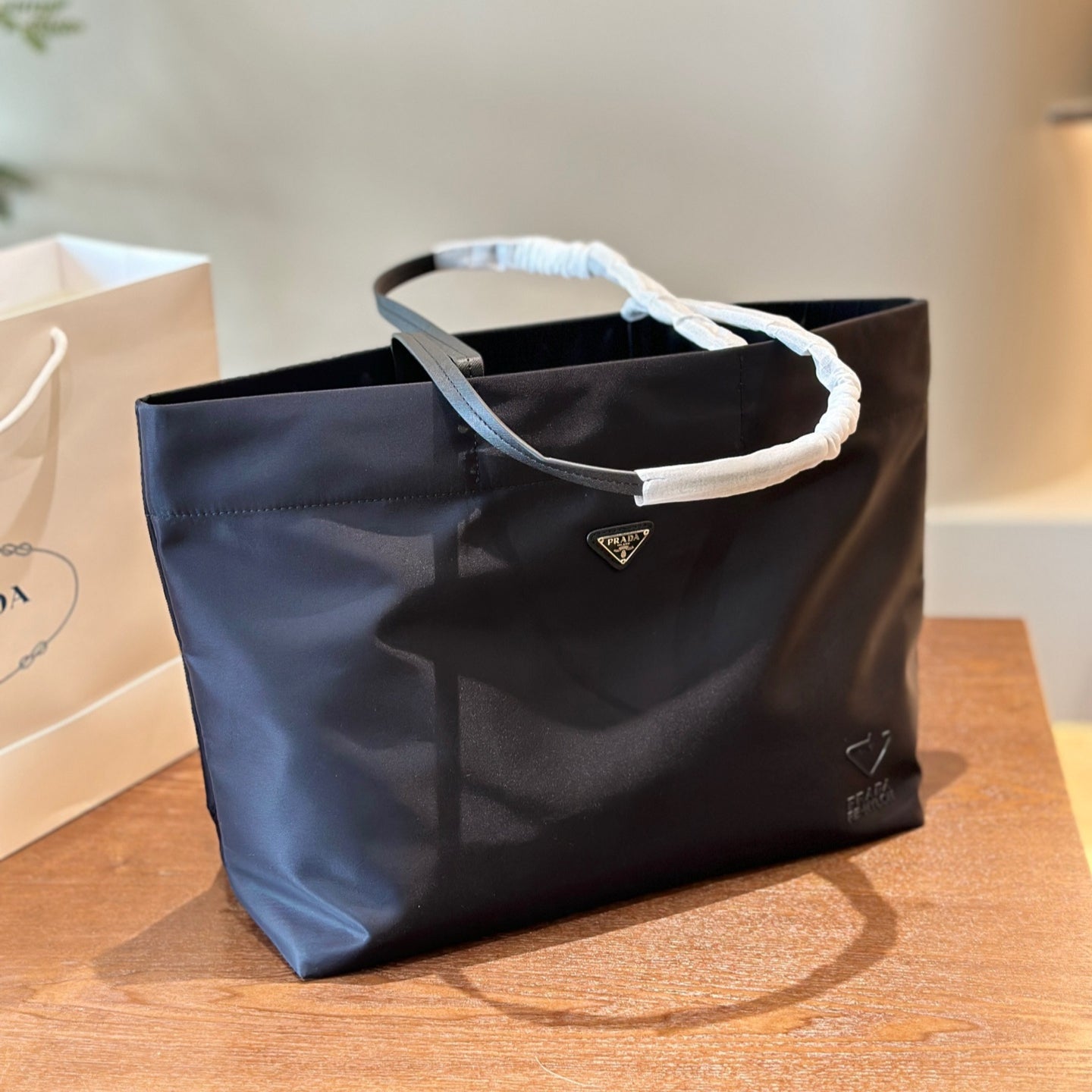 Fashion Collection Medium Nylon Tote Bag Milan-Designed 2017-2020 Luxury Everyday Commuter Bag for Work Travel