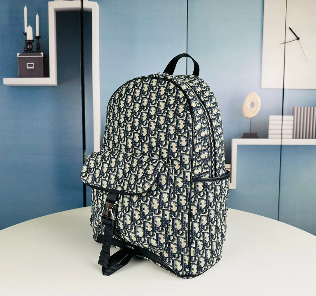 2023 New Trend Men's Casual Backpack - Large Capacity Stylish Unisex Daypack (30x40x13cm, Edgy Design)