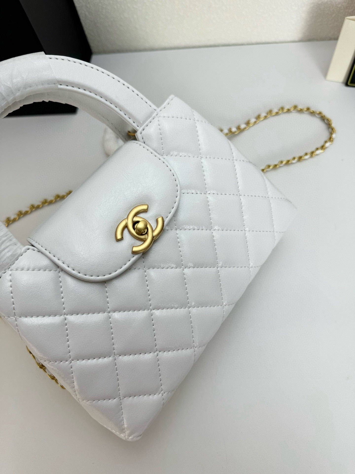 Chanel 23/24 Fall-Winter Camellia Bag | Virginie Viard's Tribute to Timeless Elegance | 20cm Runway Collector's Piece