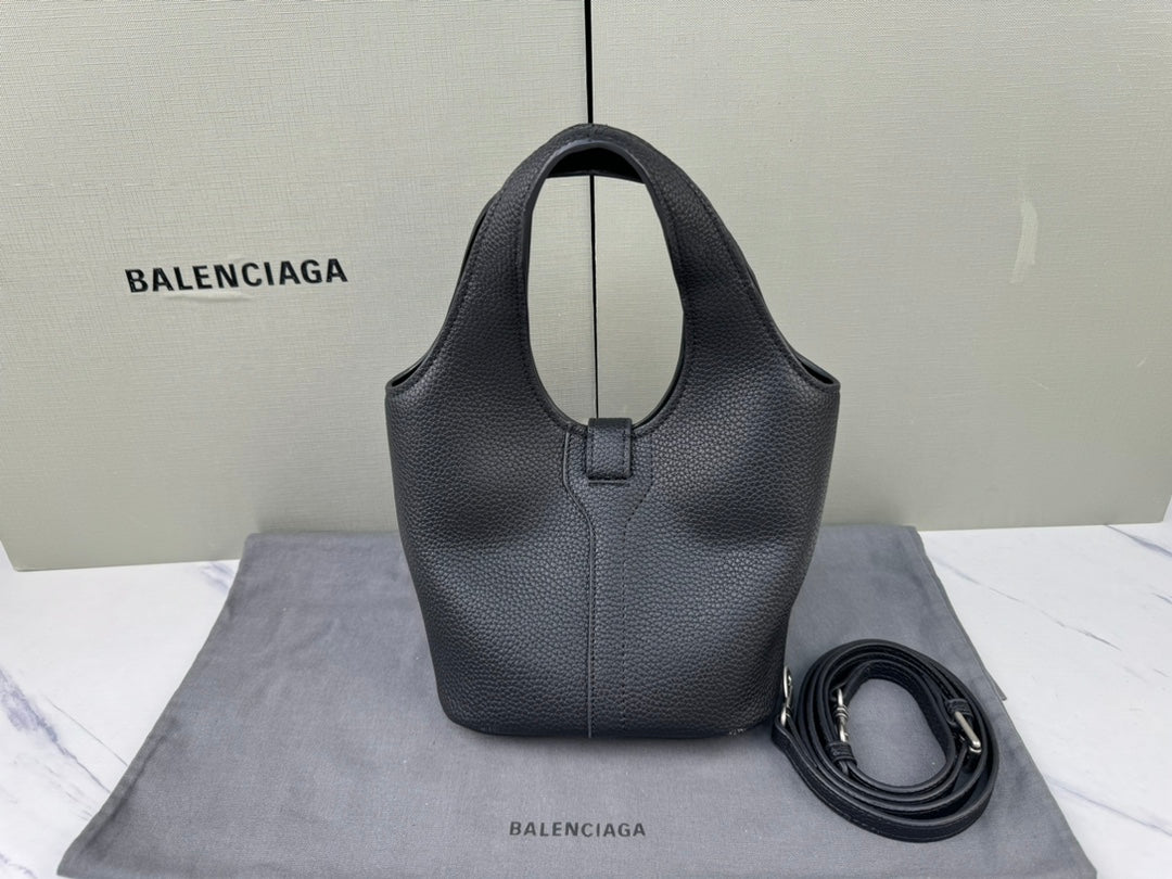 Balenciaga Locker Hobo Bag 2024 SS | Padlock Charm & Grained Leather | Large 50x35cm / Mini 15x15cm