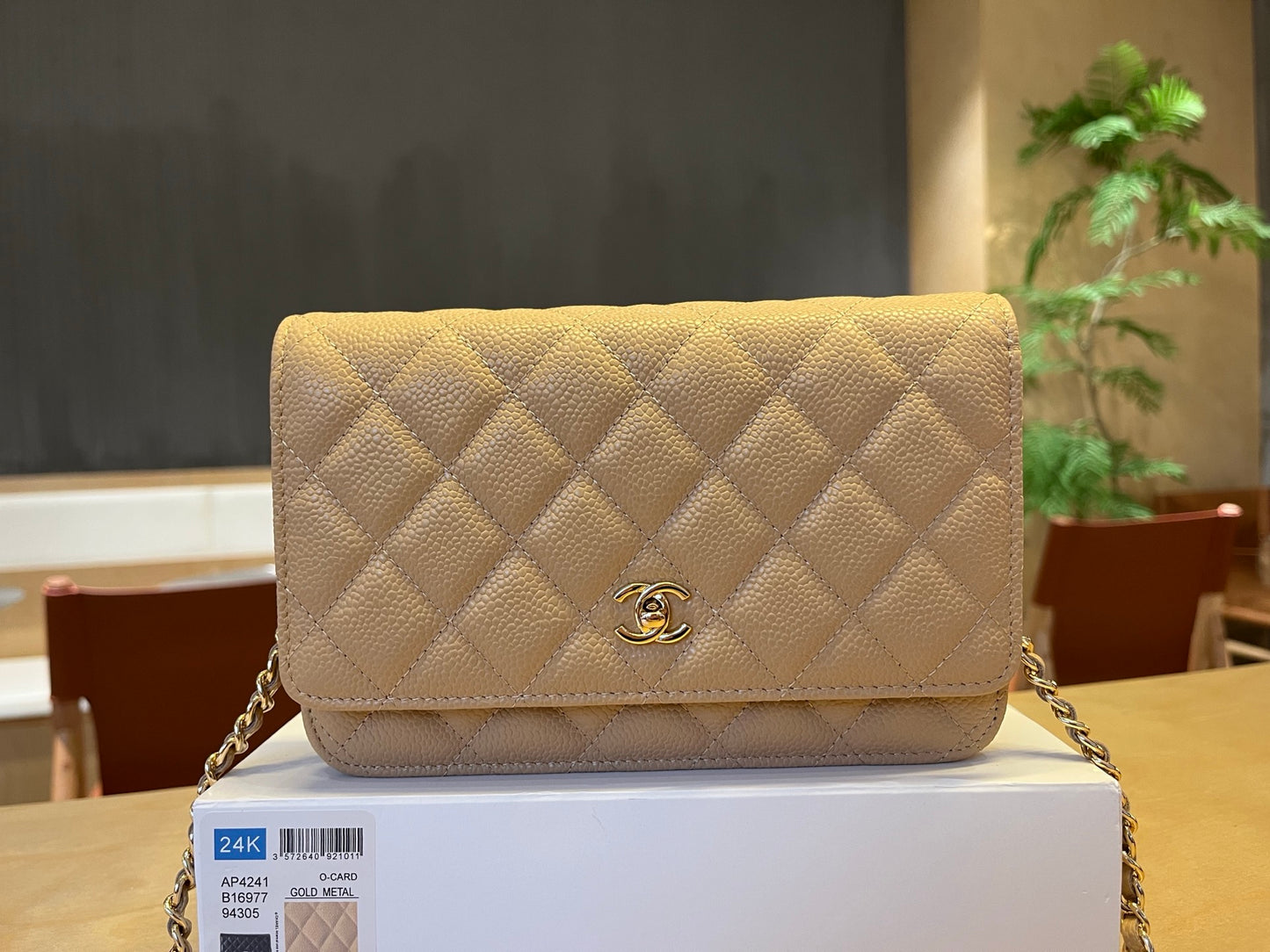 CHANEL 25c Wallet on Chain (WOC) | Exclusive Haas Caviar Leather Gold-Tone | Double C-Lock "Lucky Purse" | 12cm Mini Crossbody