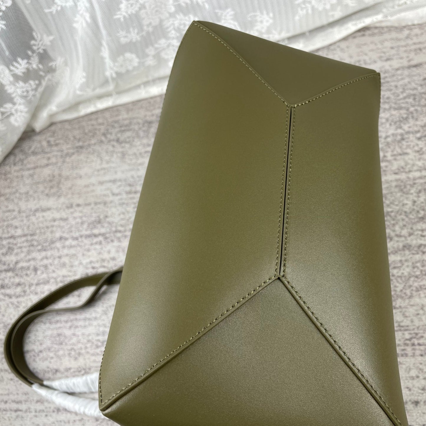 Loewe Puzzle Fold Handbag Foldable Design Multi Functional Crossbody Bag Luxurious Calfskin for Casual Work Style
