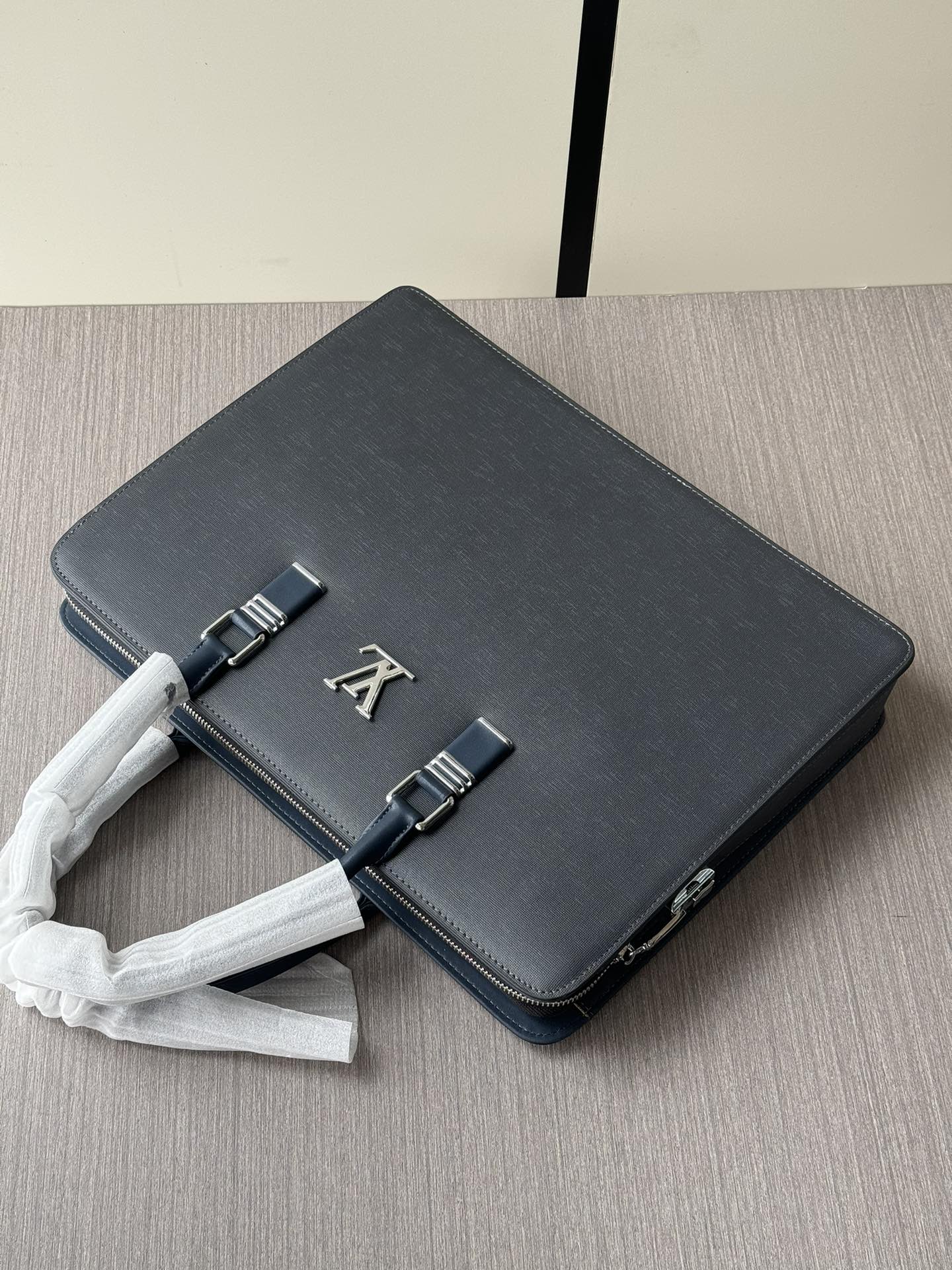 2024 Premium Business Lock Briefcase | Italian Textured Leather | Multi-Compartment Design | YKK Zipper