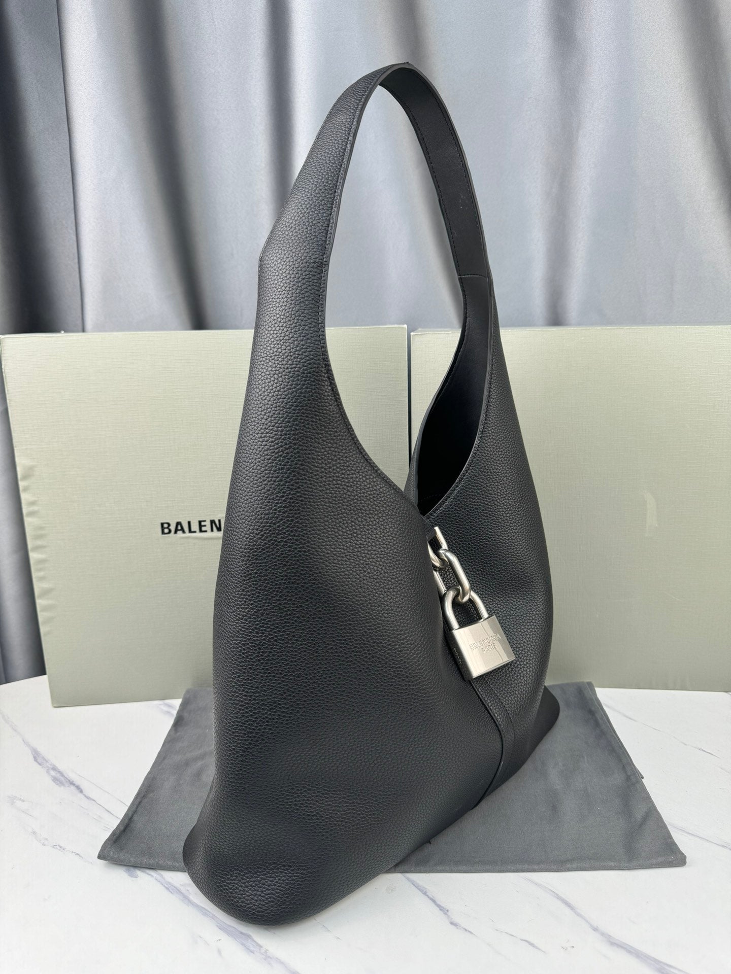 Balenciaga Locker Hobo Bag 2024 SS | Padlock Charm & Grained Leather | Large 50x35cm / Mini 15x15cm