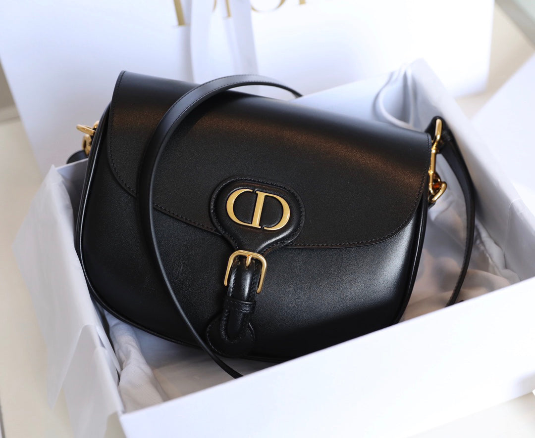 ๐ณ๐ธ๐พ๐
Inspired Bobby Bag | 22cm Italian ZP Calfskin Flap Bag with 24K Gold Hardware & Adjustable Strap