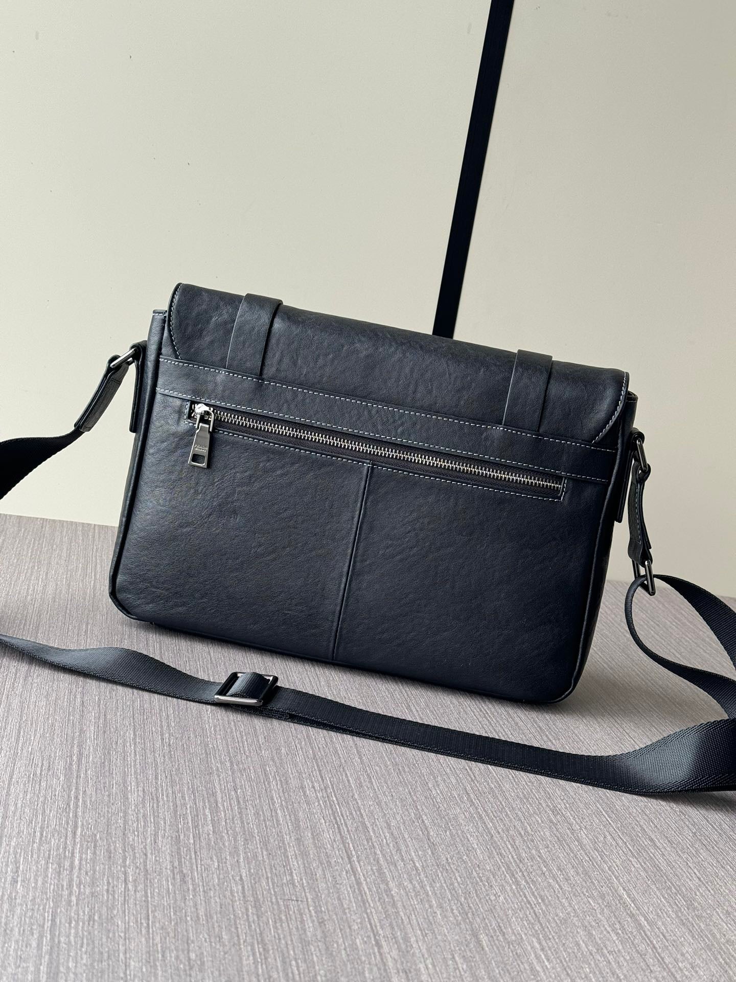 🔥 2024 Luxury Crossbody Bag - Italian Vegetable-Tanned Leather + Antique Brass Hardware | Multi-Pocket Organizer | 33cm Men's Travel Bag