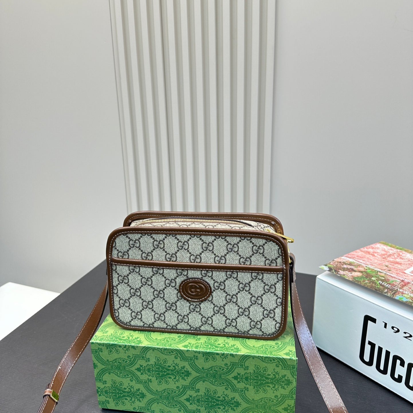 Gucci GG Monogram Camera Bag – Unisex Vintage Square Design 22x14cm Classic Crossbody