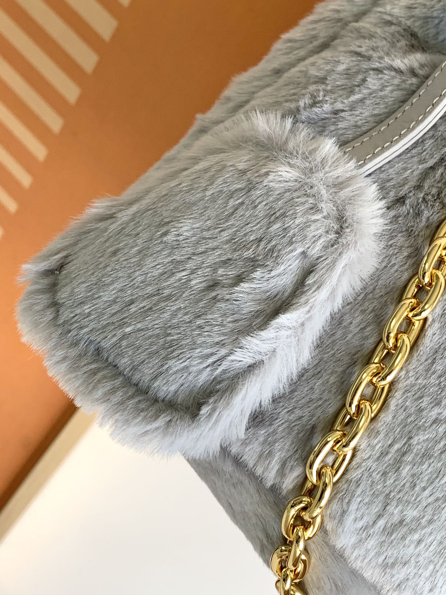 ✨2022 Viral Winter Puffer Bag 3-in-1｜Removable Chain+Plush Handle｜22cm Spacious Organizer｜Triangle Emblem