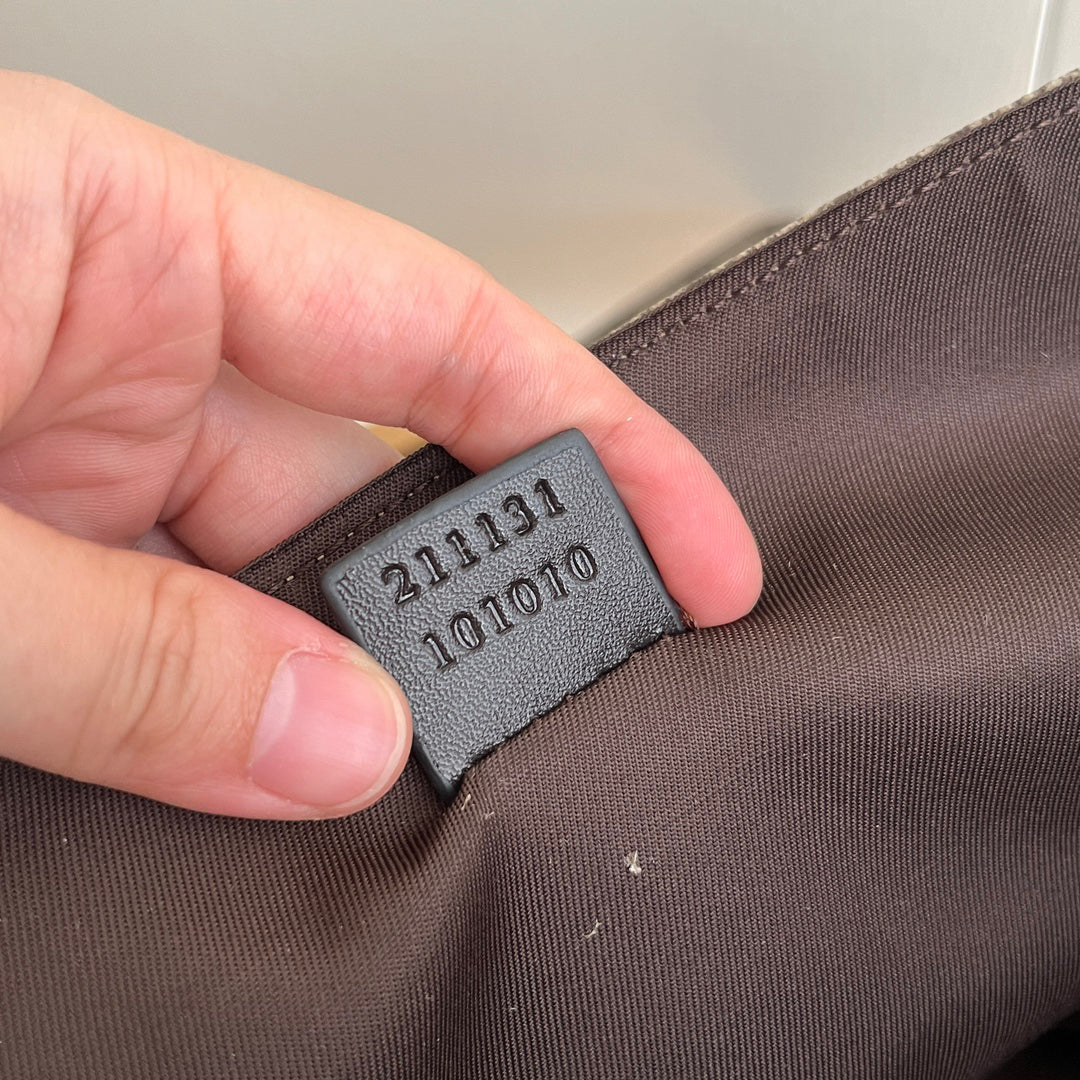 Gucci Luxury Diaper Bag – 44×28×14cm Spacious Tote with Side Pockets Foldable Mat & Adjustable Strap Unisex Design