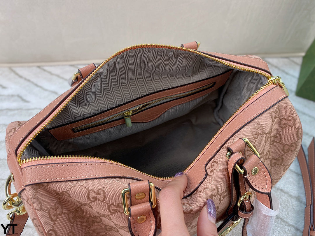 Gucci GG Canvas Pillow Tote Bag – Reversible Shoulder & Hand Carry 32x22cm Lightweight & Durable Must-Have Luxury