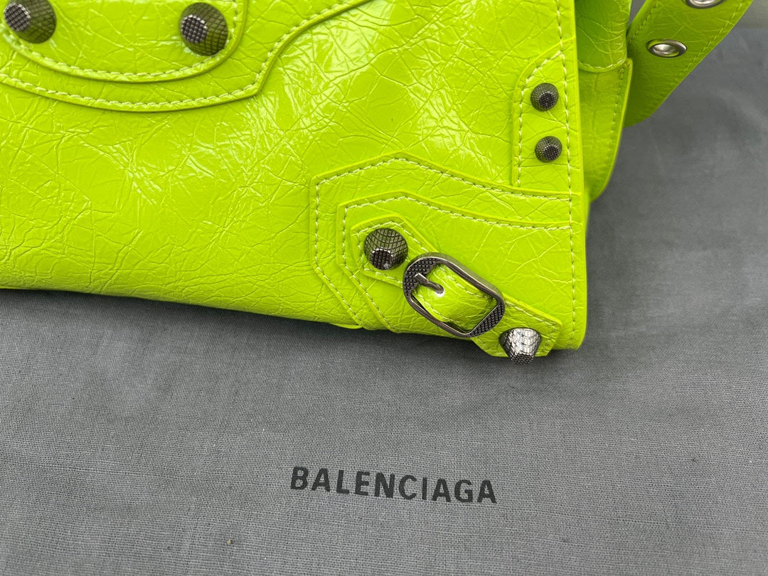 Fluorescent Green Paris Neo Cagole Biker Bag 2023 - Edgy Heart Mirror Bucket Bag | 26cm Statement Piece