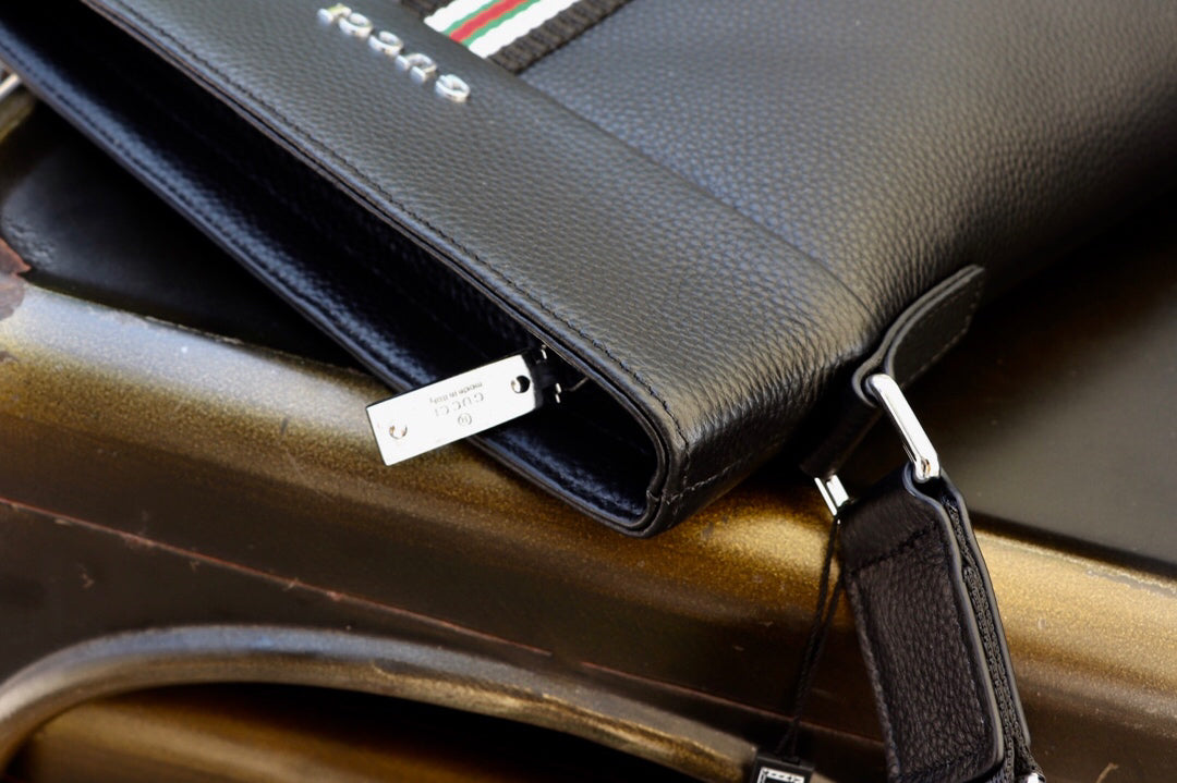 Gucci Men's Vintage Casual Bag | Full-Grain Leather Large Capacity | 24x28x5cm Lightweight Travel Bag Black