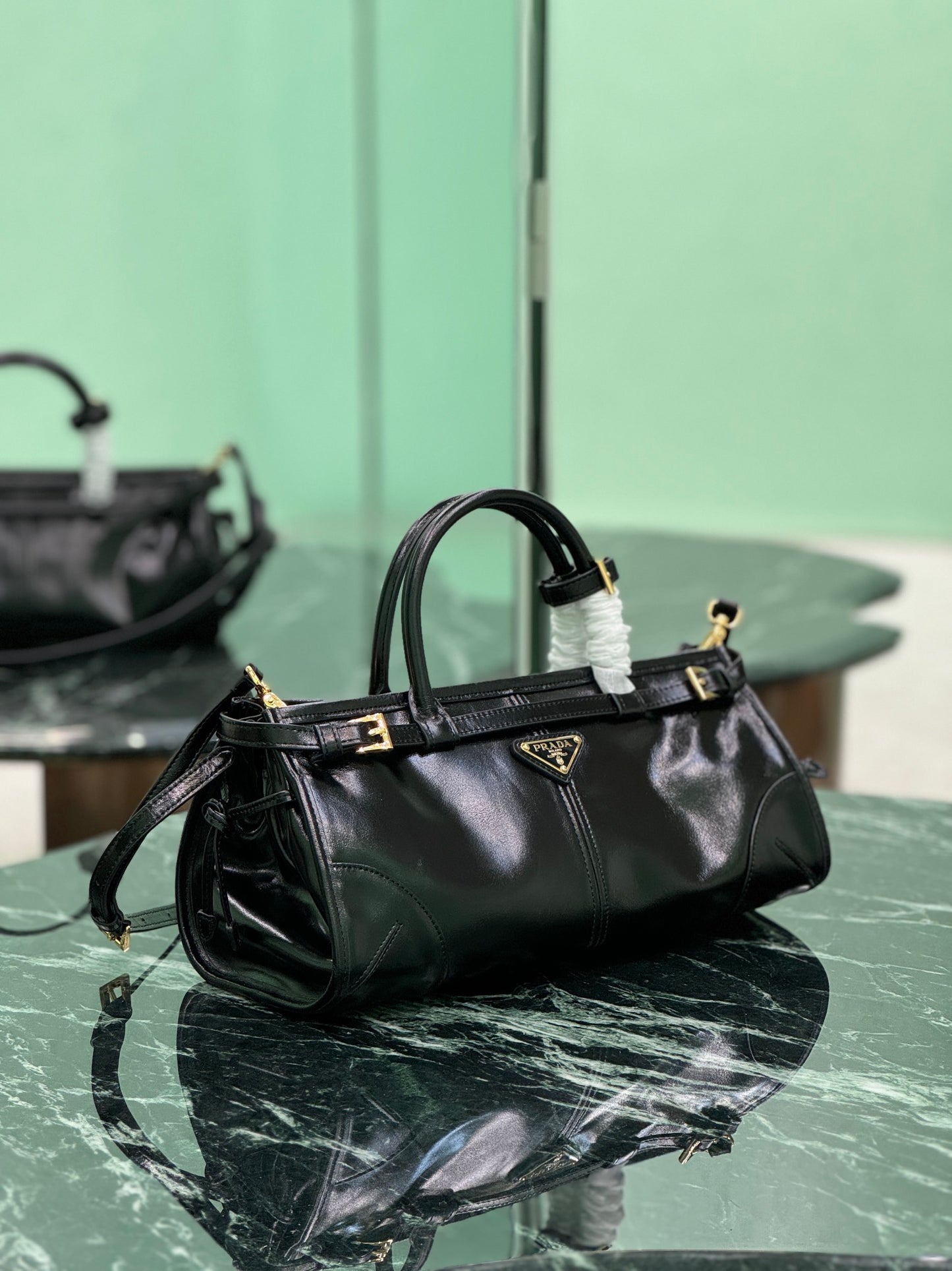 [2023 AW New] SoftLux Short Handle Waxed Leather Bag Vintage Gold Hardware with Triangle Logo 32cm Convertible Crossbody Tote