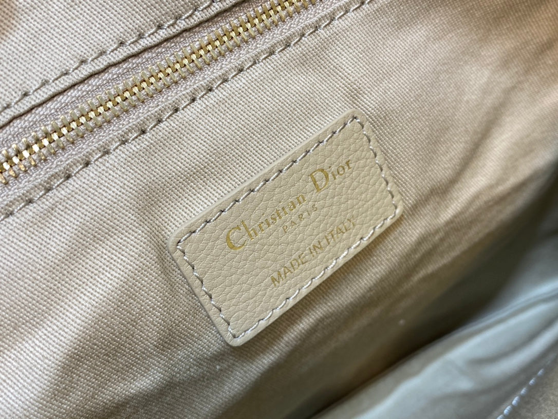 Dior Caro Daily Beige Handbag in Stock｜Detachable Wrist Strap｜30×21.5cm Vintage Style Tote Bag for Daily Use