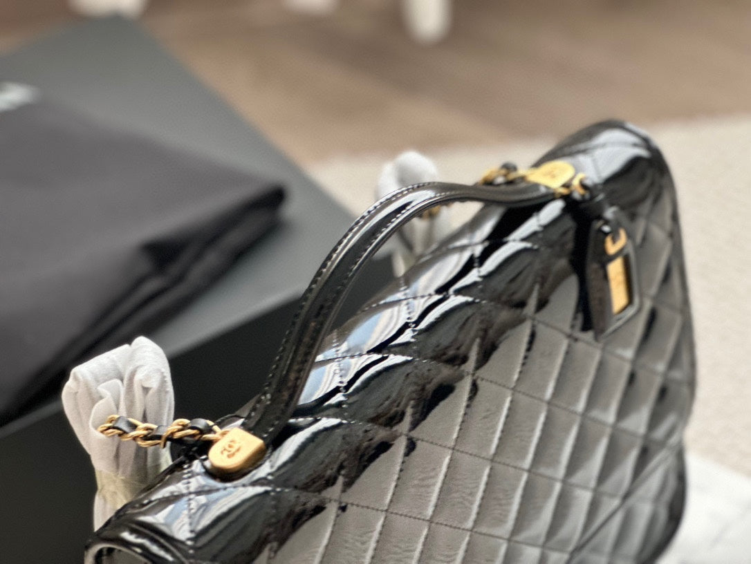 Chanel22k Glossy Quilted Backpack | Classic Metal Chain + 3D Diamond Stitch | 31x26cm Limited Edition Luxury