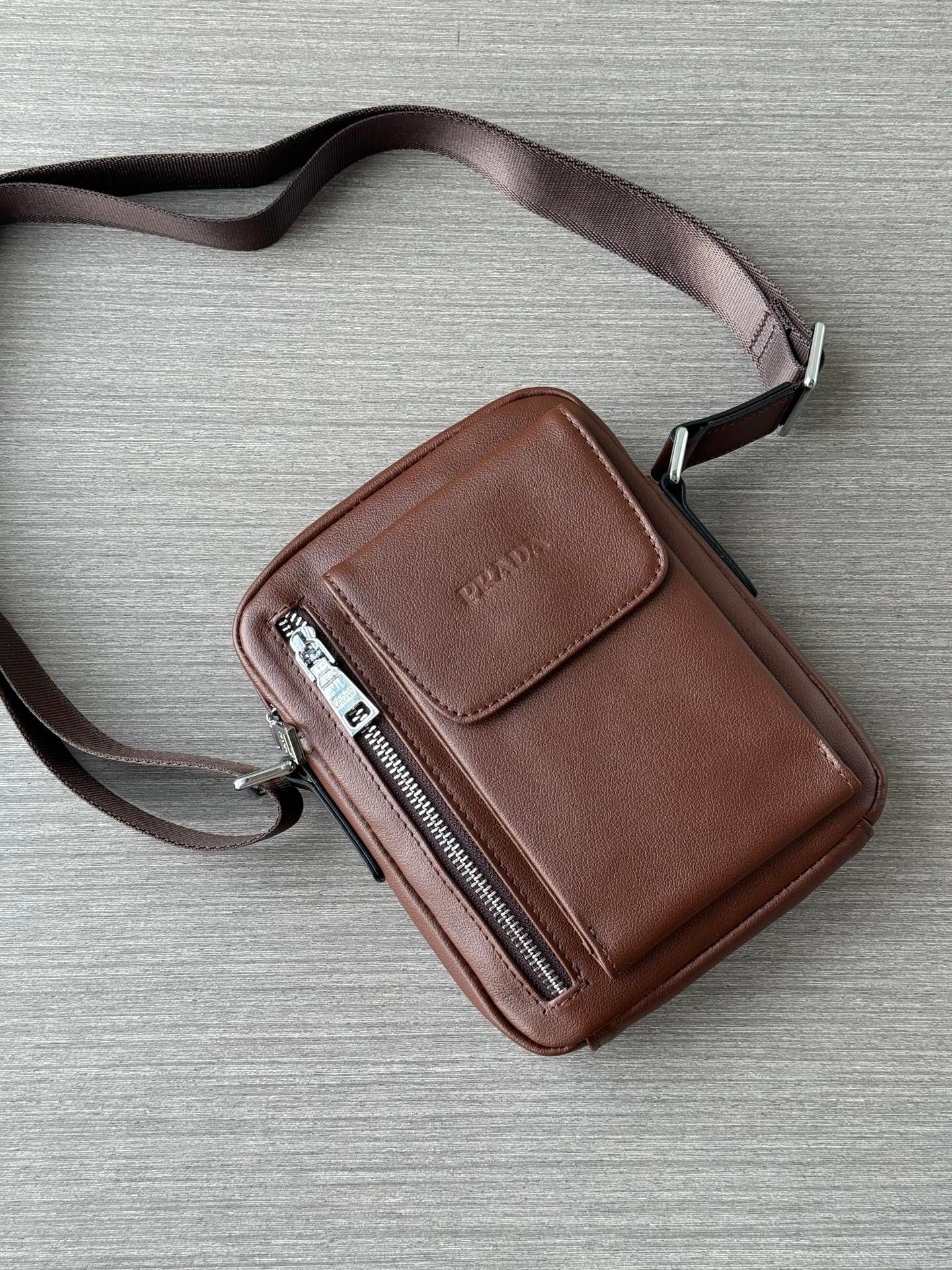 🔥 2025 Premium Phone Crossbody Bag - Italian Grain Leather + Triple-Zip Security | 19cm RFID Blocking | Black & Brown