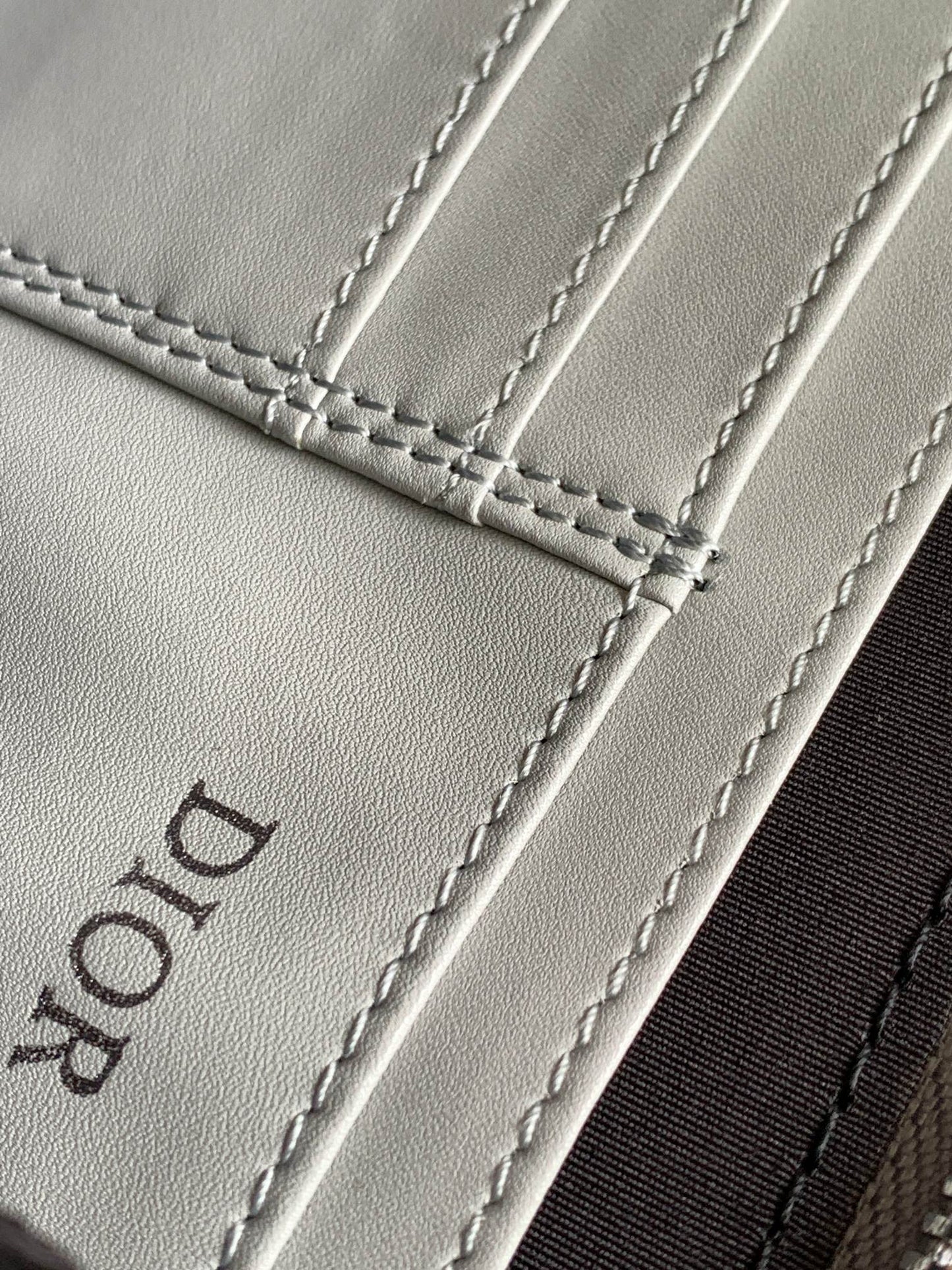 Christian Dior Gray Diamond Oblique Canvas Messenger Bag with Calfskin Leather Trim & Detachable Strap - 17 cm