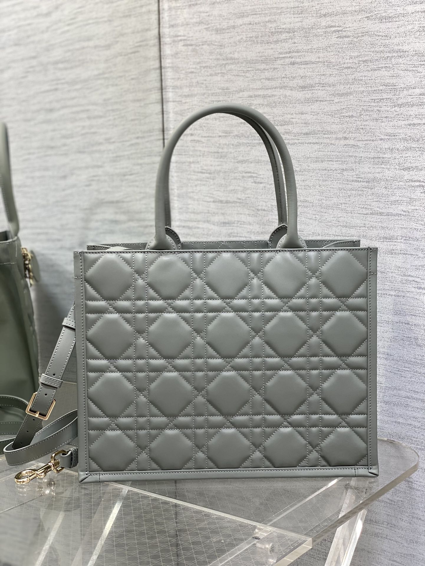 DIOR 2023 Fall/Winter Tote Bag | Top-Grade Calfskin Quilted Crossbody Shopper with Signature Letters, 36cm