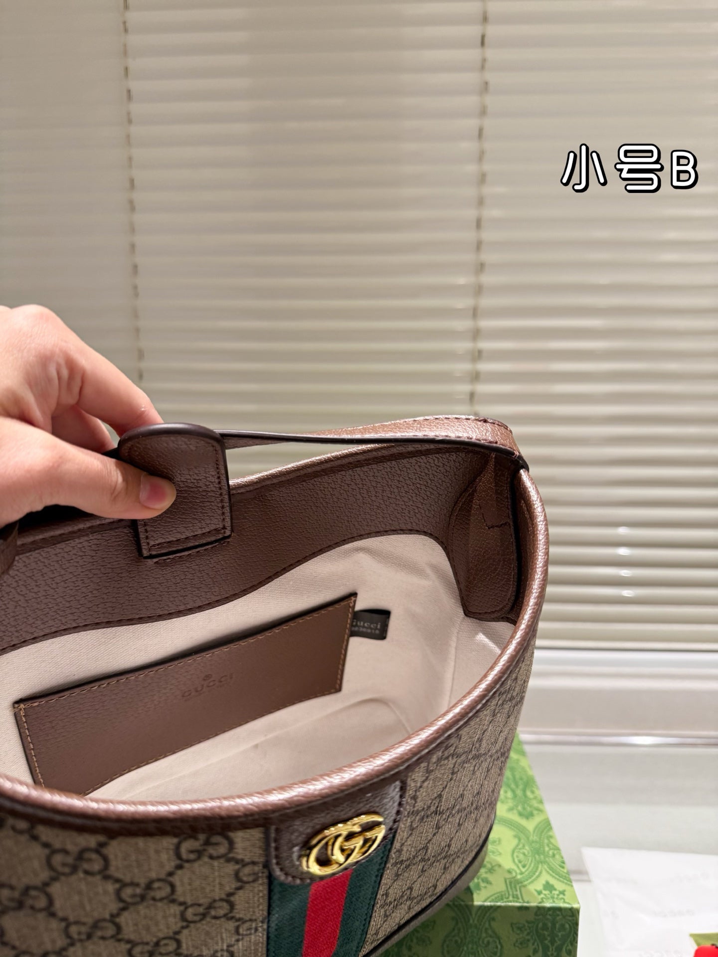 Gucci GG Hobo Tote Bag – 34.3x23.2cm Lightweight & Spacious Timeless Brown Monogram Perfect for Work & Travel