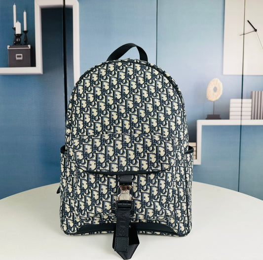 2023 New Trend Men's Casual Backpack - Large Capacity Stylish Unisex Daypack (30x40x13cm, Edgy Design)