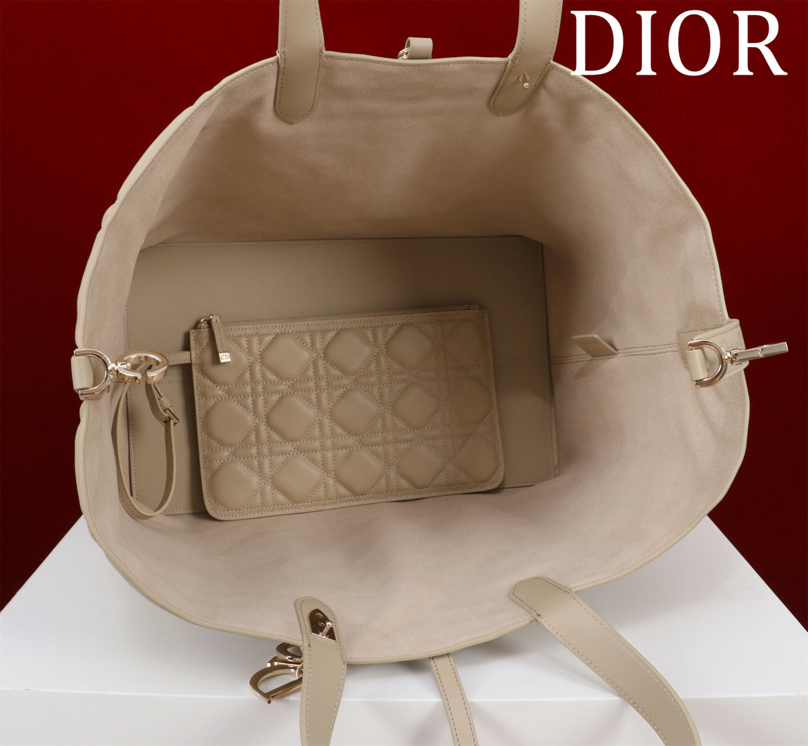 Beige Calfskin Tote Bag｜Drawstring Closure & Detachable Pouch｜Adjustable Leather Handles｜Medium 28.5×21.5×19cm