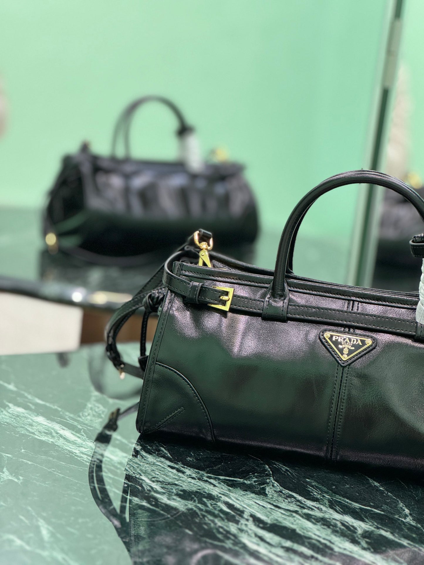 [2023 AW New] SoftLux Short Handle Waxed Leather Bag Vintage Gold Hardware with Triangle Logo 32cm Convertible Crossbody Tote