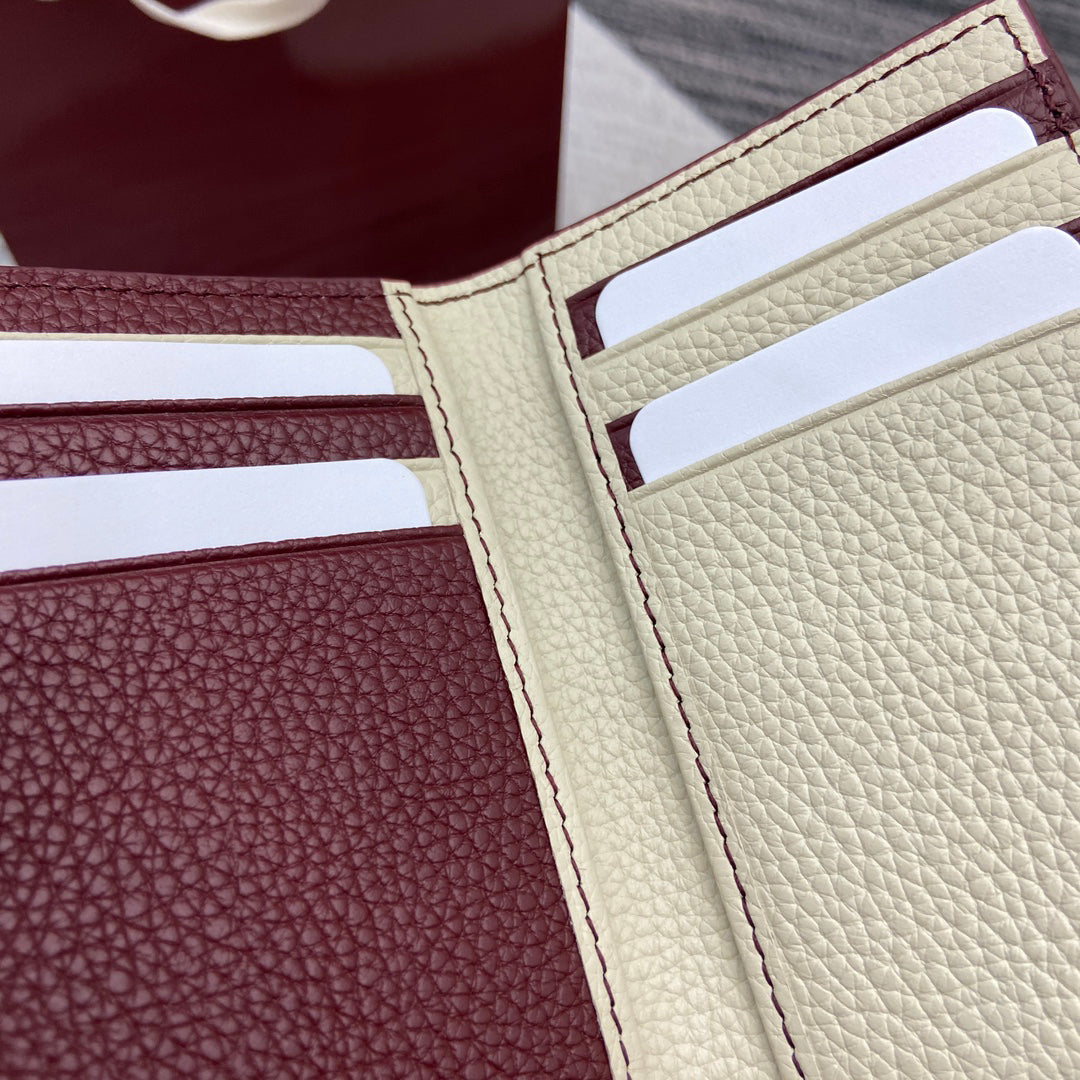 Gucci 2025 Early Spring Collection Deep Blue-Oat Calfskin Leather Bifold Wallet - Contrast Motif, Timeless Revival