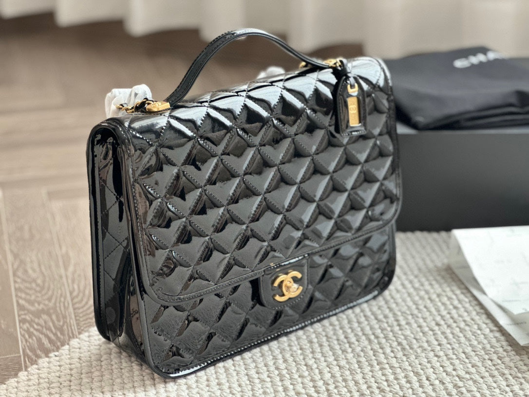 Chanel22k Glossy Quilted Backpack | Classic Metal Chain + 3D Diamond Stitch | 31x26cm Limited Edition Luxury